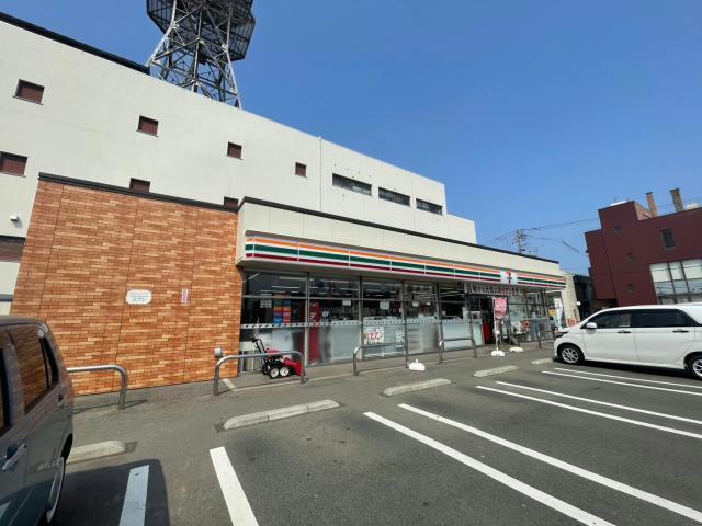 コンビニ　セブンイレブン新潟新津本町3丁目店（コンビニ）まで312m