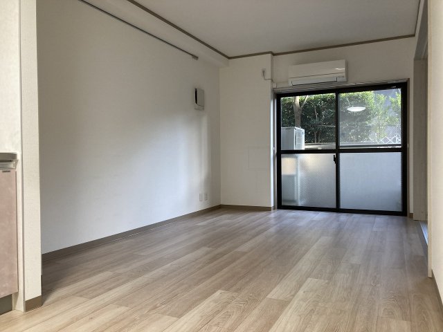 トレフォイルナカノブの居間写真
