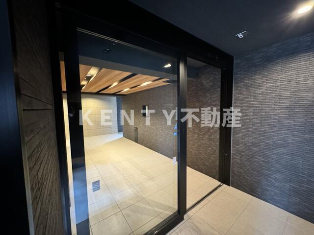 エントランス　落ち着いたエントランスです