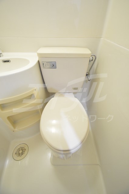 地下鉄御堂筋線 中津駅 徒歩5分 5階建 築43年のトイレ写真