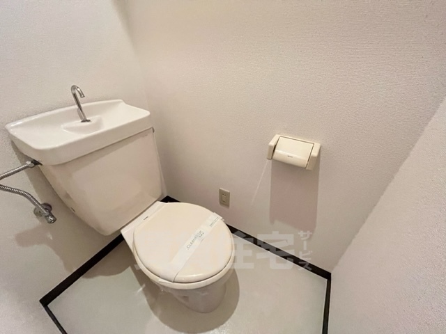南海泉北線 深井駅 徒歩20分 4階建 築32年のトイレ写真