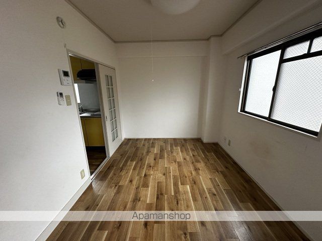 メープル西観音の居間写真