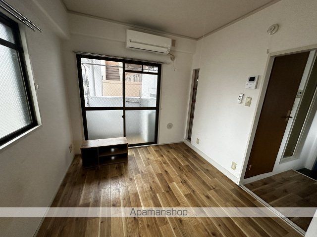 メープル西観音の居間写真