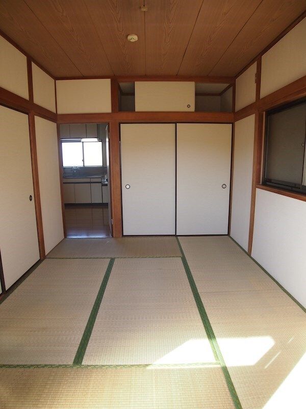 メゾン芝山Bの居間写真