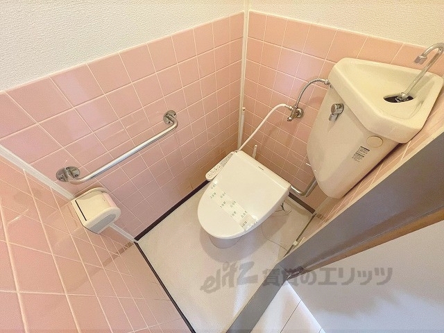 地下鉄東西線 東野駅 徒歩7分 2階建 築47年のトイレ写真