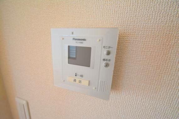 セキュリティ　TVモニターホンで来客が誰か確認してから開けて下さいね