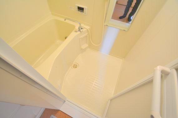 バス・シャワールーム　ゆったりと入るなら、お風呂とトイレとは別々が嬉しいですよね。