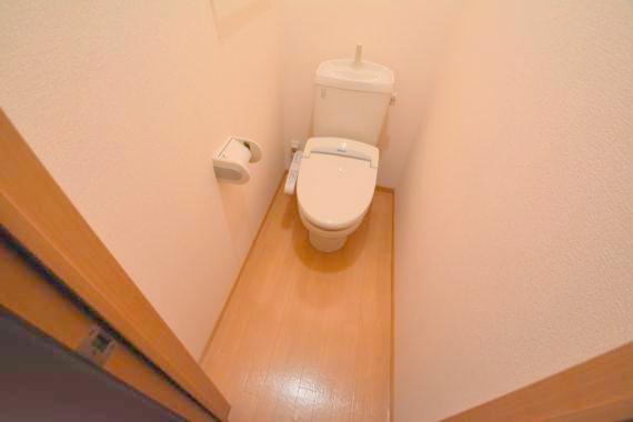 トイレ　綺麗なトイレにはウォシュレット標準装備です。
