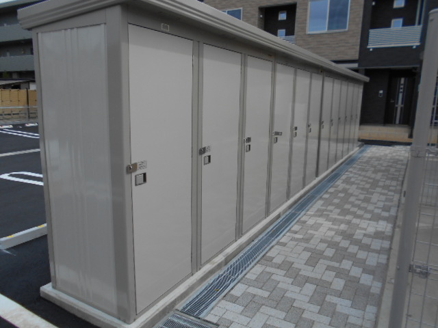 その他設備　各戸個別の屋外物置完備（冬用タイヤ等収納可能）