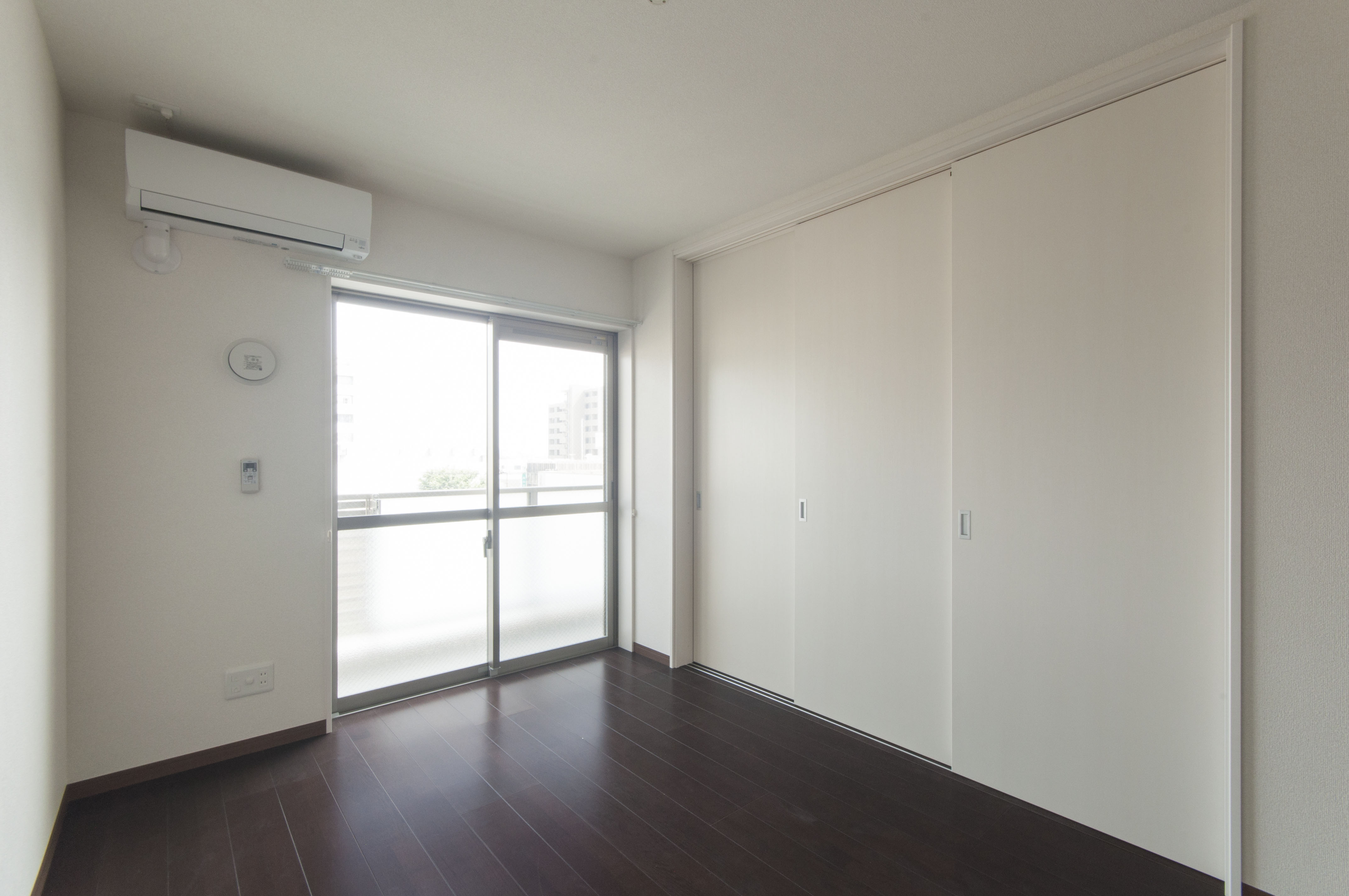 その他設備　リビングに設備でエアコン1台設置済