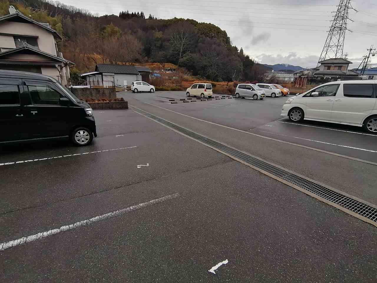 駐車場　広々とした駐車場です。