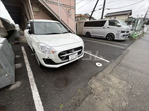 【八王子市元八王子町のアパートの駐車場】