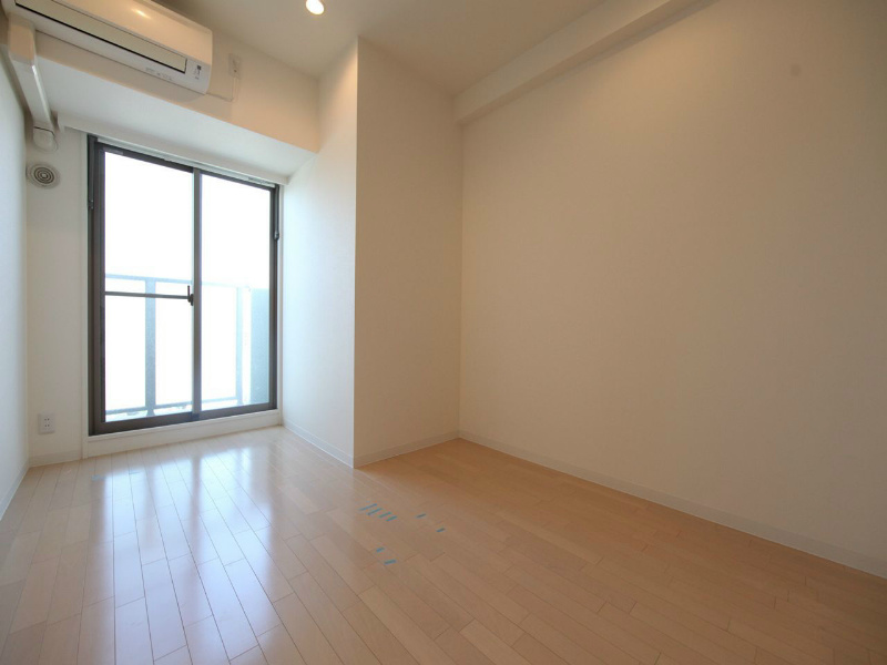 居室・リビング　洋室6.31帖　フローリング　エアコン付