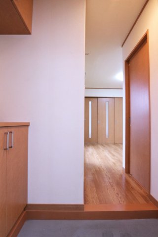 【神戸市垂水区舞子台のアパートの玄関】