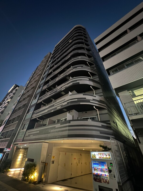 AXAS東新宿アジールコートの建物外観