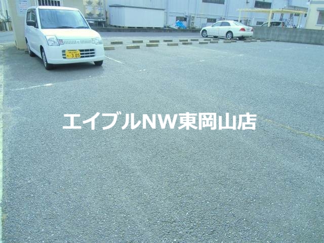 【シャトレーIIの駐車場】