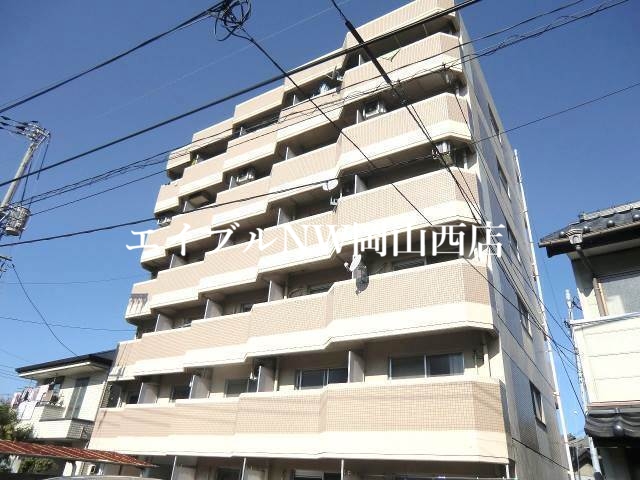 【岡山市北区大供表町のマンションの建物外観】