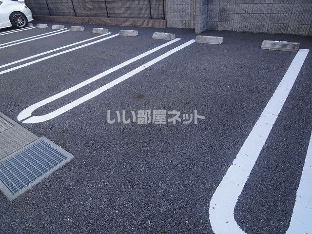 【水戸市笠原町のアパートの駐車場】