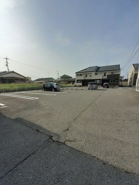 【新居浜市垣生のアパートの駐車場】