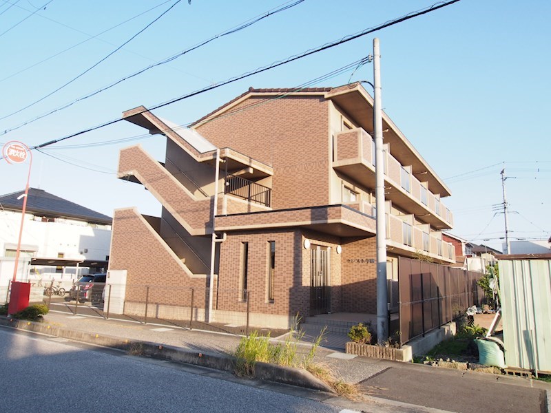 守山市今宿のマンションの建物外観