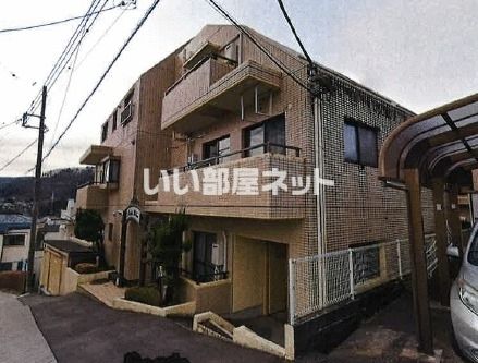 【青梅市大柳町のマンションのエントランス】