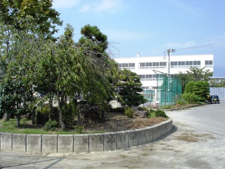 【甲府市下石田のアパートの中学校】