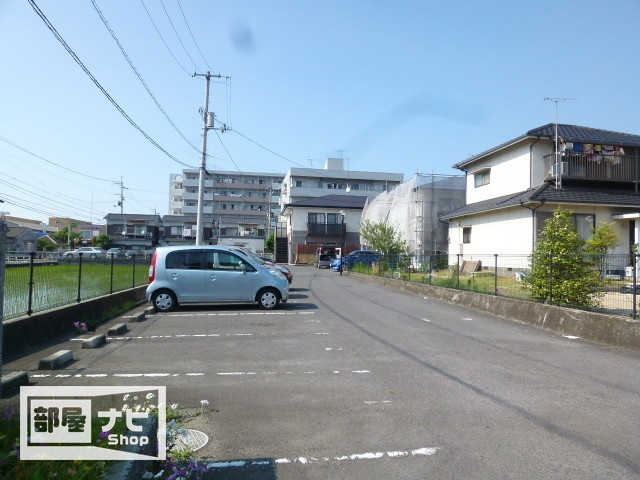【カレッジハイツ山地の駐車場】