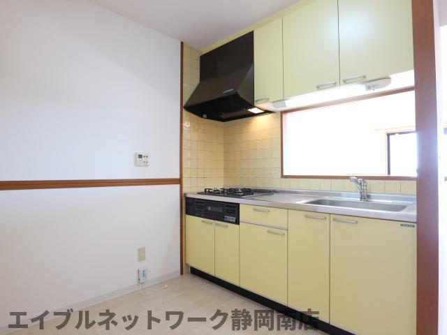 【静岡市駿河区中原のマンションのキッチン】