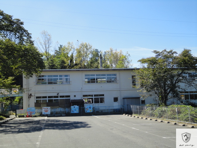 【土岐市下石町のマンションの小学校】