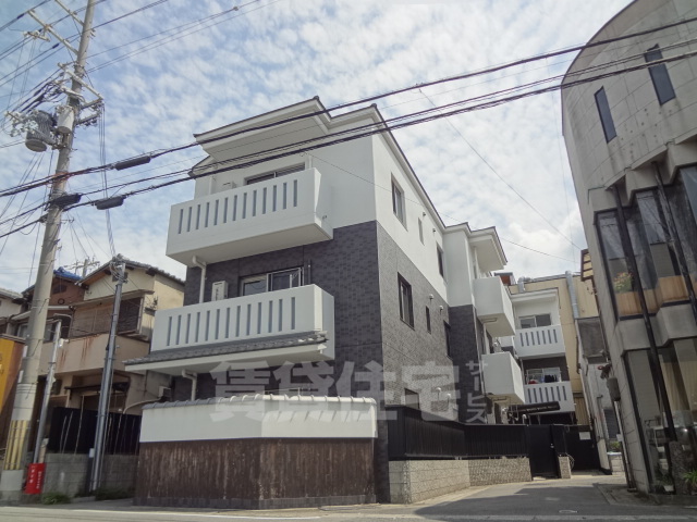 京都市山科区大宅烏田町のマンションの建物外観