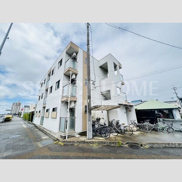 岡崎市矢作町のアパートの建物外観