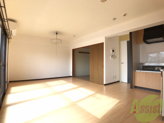 居室・リビング　１３．５帖の広々したリビングになっています。