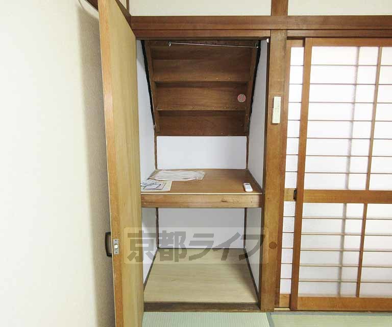 収納　階段下も収納に！
