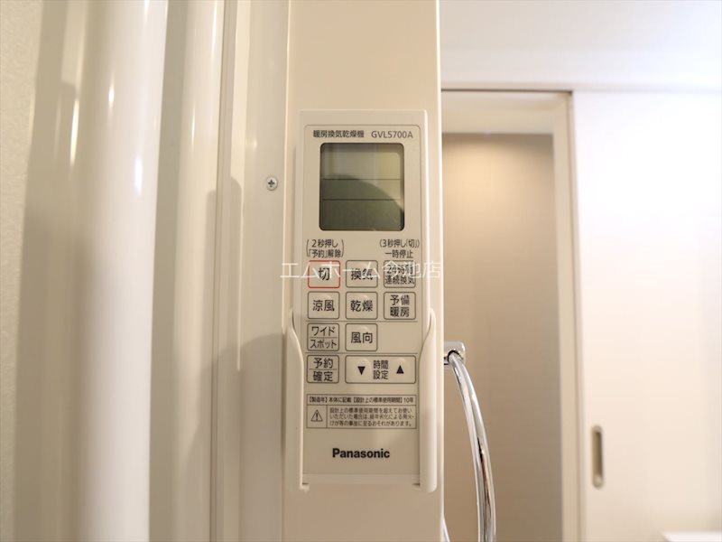 その他設備　浴室暖房乾燥機能付き