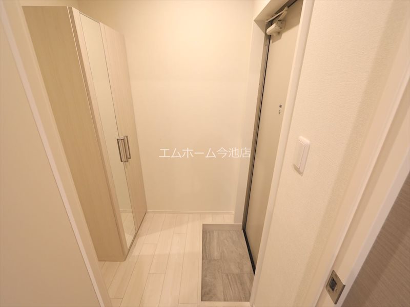 玄関　玄関　シューズボックス完備