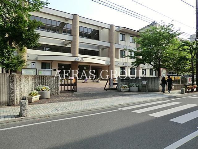 中学校　さいたま市立桜木中学校（中学校）まで942m