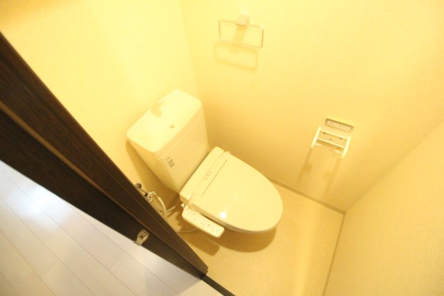 トイレ　温水洗浄便座付き