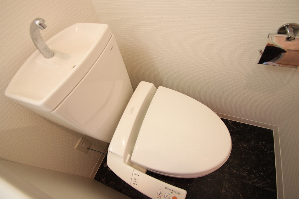 トイレ　ウォシュレット付きです。
