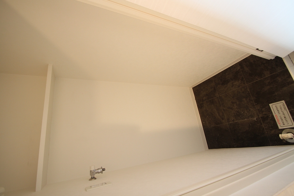 玄関　玄関横が洗濯機置場です