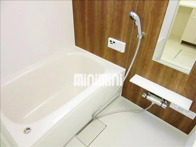 バス・シャワールーム　追い焚き・浴室乾燥機付きです