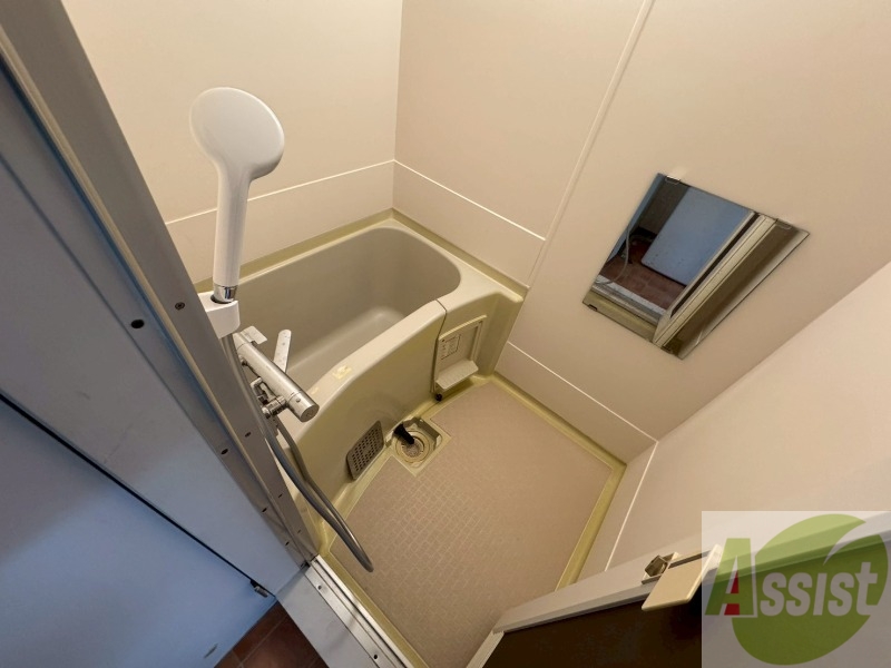 バス・シャワールーム　ユニットバスです。疲れを癒すのに欠かせませんね！