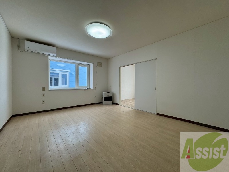 居室・リビング　広くてキレイなお部屋が広がっていて、充実した生活が送れそう。