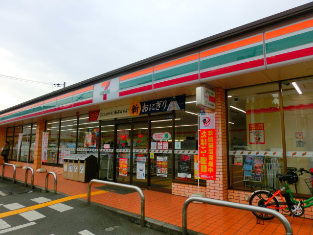 コンビニ　セブンイレブン（コンビニ）まで1353m