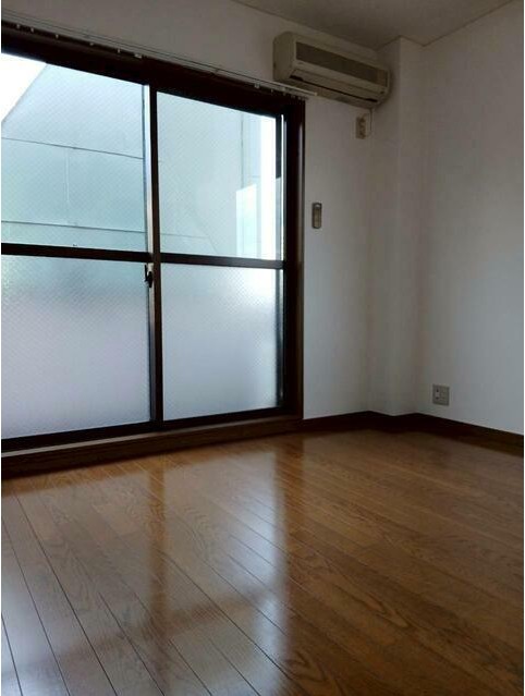 居室・リビング　こちらのリビングで趣味の時間をお楽しみください♪