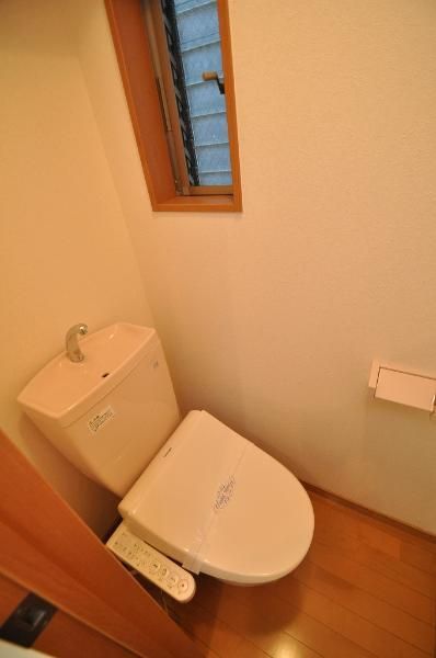 イル・グラッツィアマリーナIVのトイレ写真