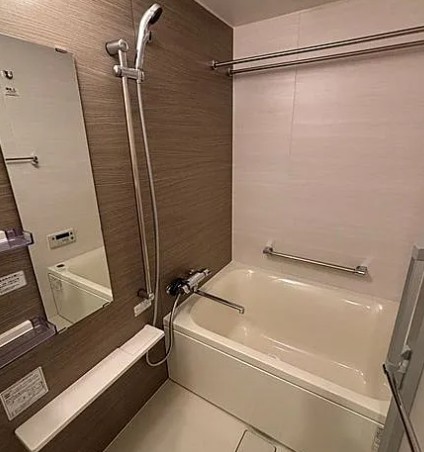 バス・シャワールーム　コンパクトで使いやすいお風呂です