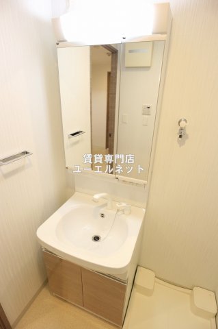 洗面設備　清潔感ある独立洗面台で毎日気持ちよく♪