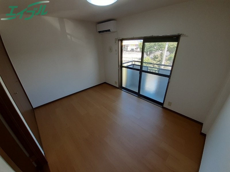 居室・リビング　同型参考写真