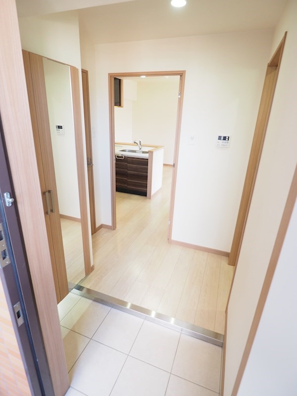 玄関　インターネット無料・デザイナーズマンション。