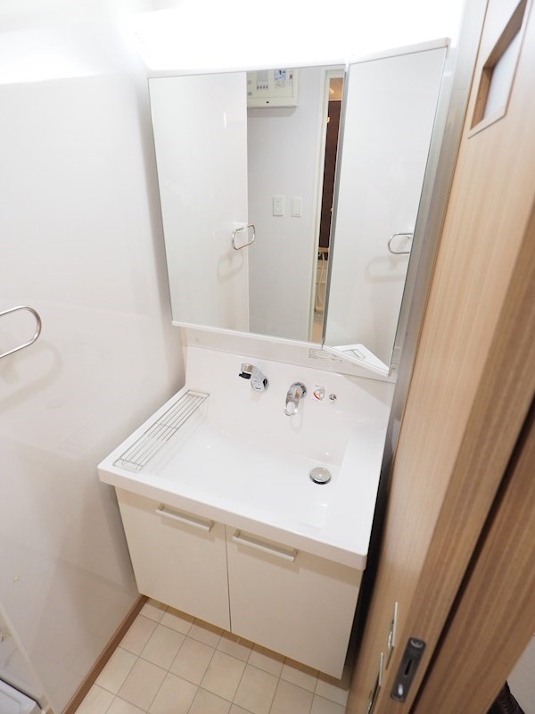 洗面設備　独立洗面台。